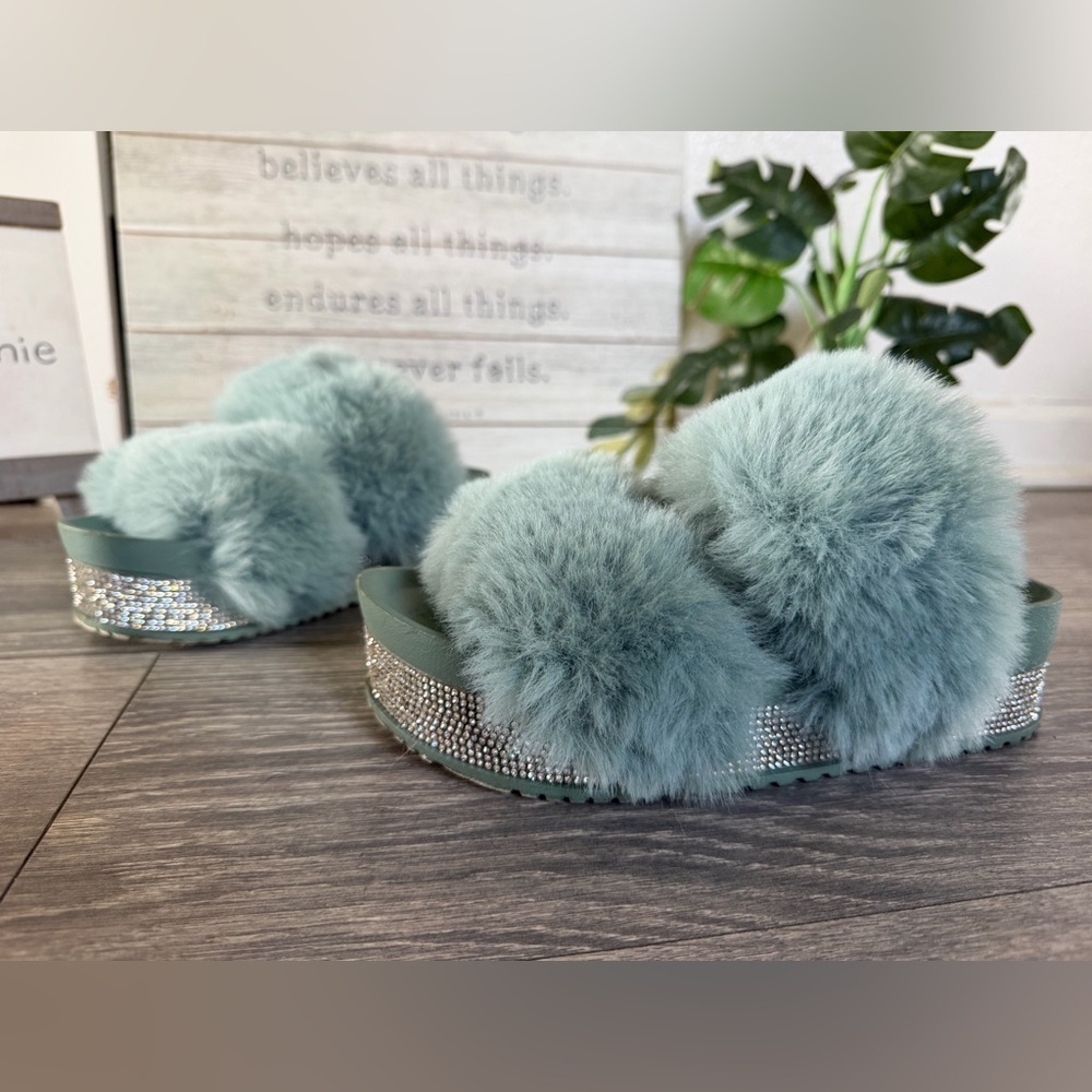 Top Moda Faux Fur Plush Slide Sandals in Seafoam Green w Rhinestone Trim Size 6